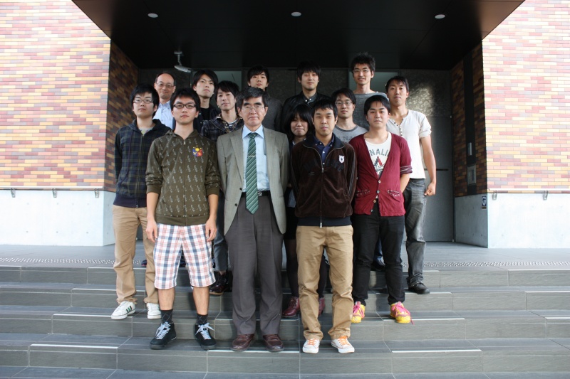 ファイル:Members2012.jpg